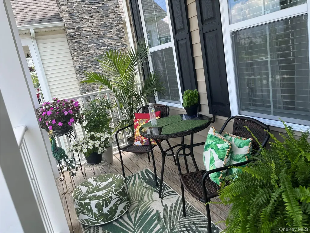 32 Michael Lane East Islip NY 11730