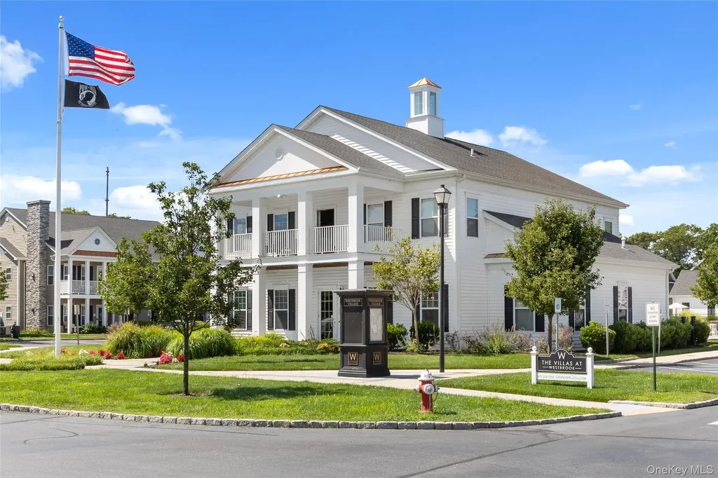 32 Michael Lane East Islip NY 11730