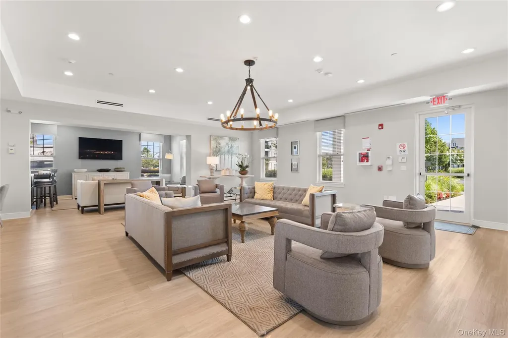 32 Michael Lane East Islip NY 11730