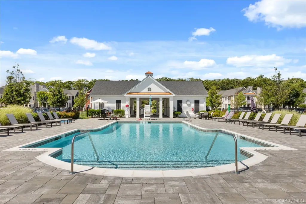 32 Michael Lane East Islip NY 11730
