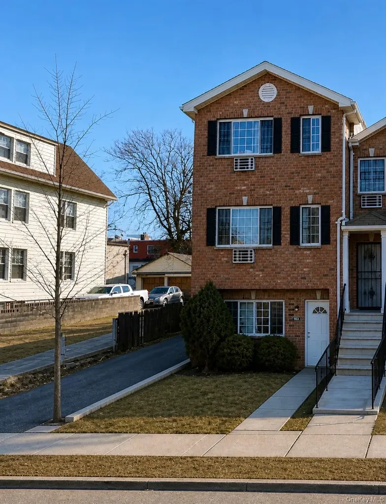 924 E 230th Street Bronx NY 10466