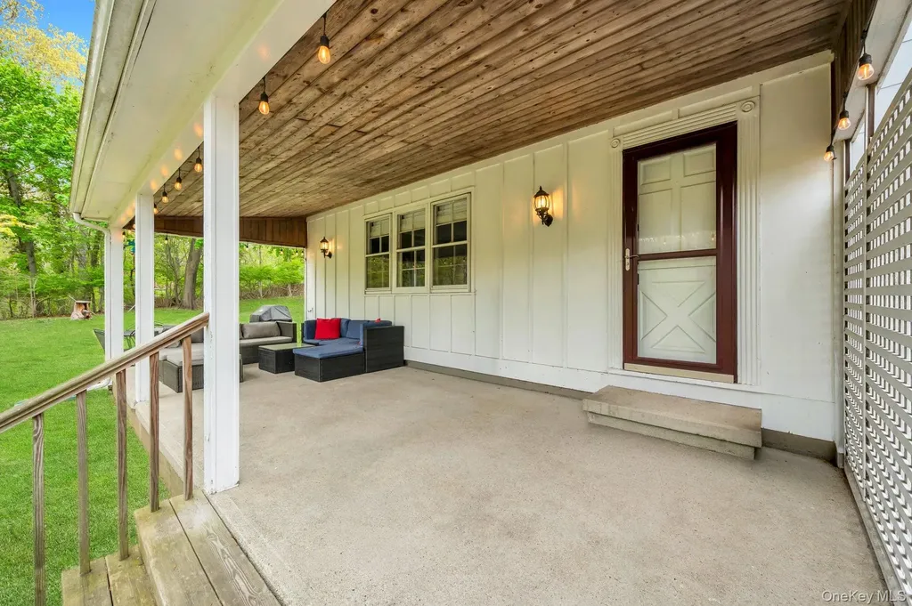 79 Brooksite Drive Smithtown NY 11787