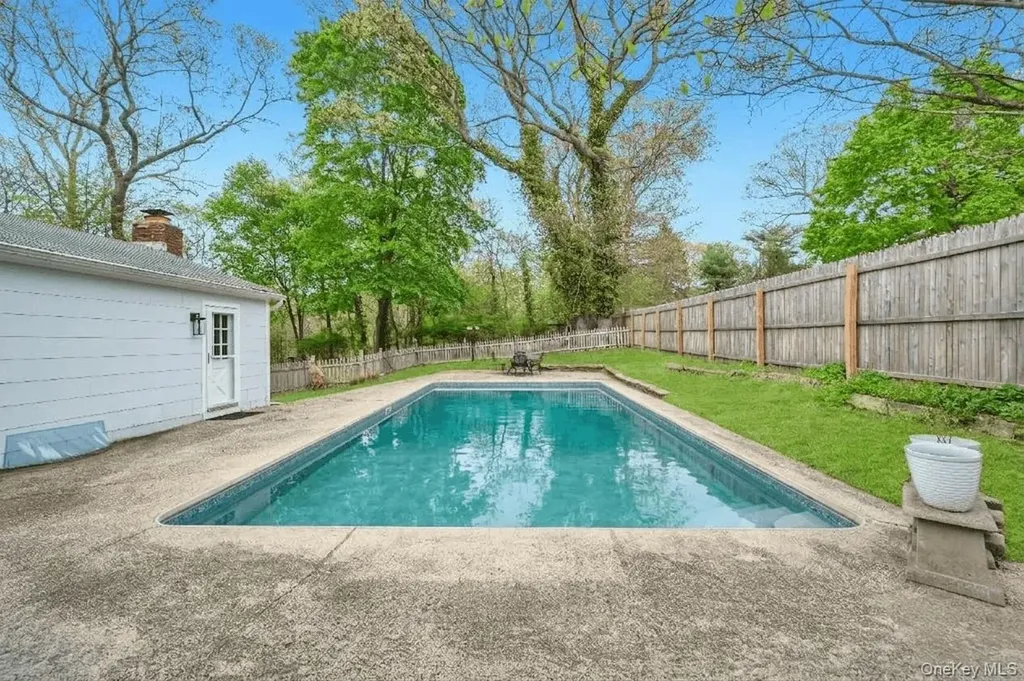 79 Brooksite Drive Smithtown NY 11787