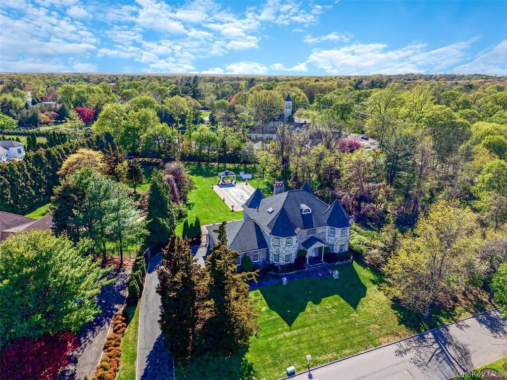2 Deepwells Lane Saint James NY 11780