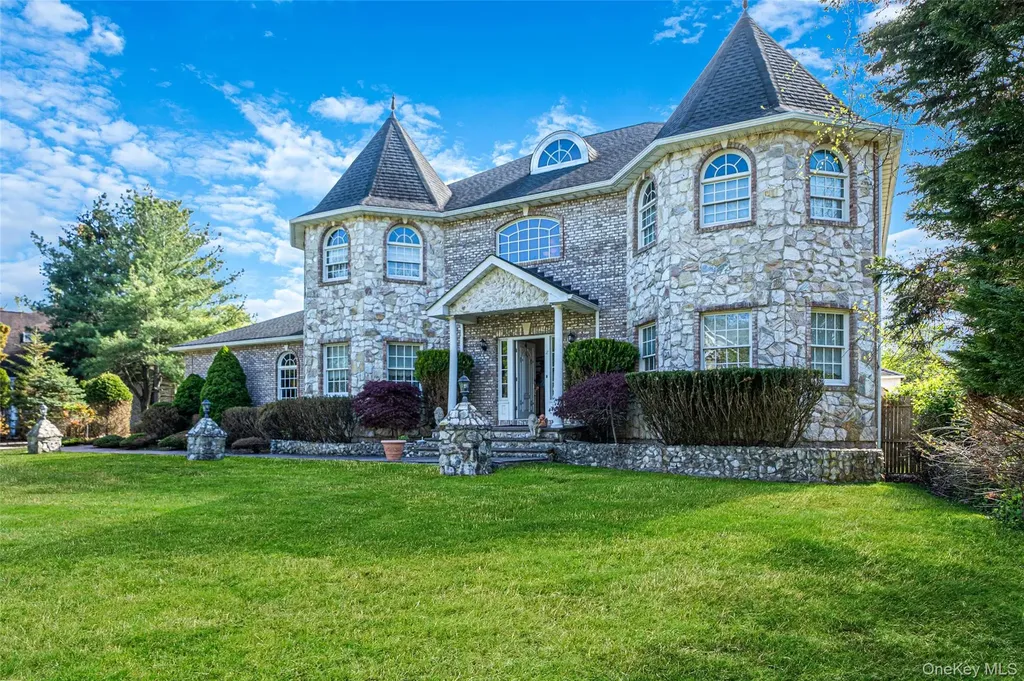 2 Deepwells Lane Saint James NY 11780