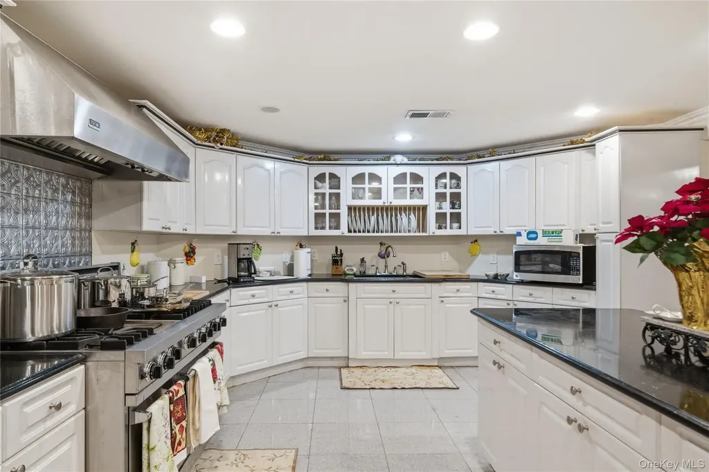 2 Deepwells Lane Saint James NY 11780