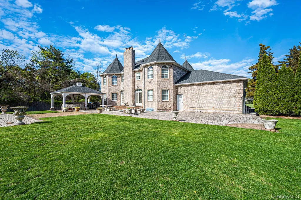 2 Deepwells Lane Saint James NY 11780
