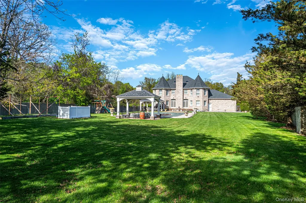 2 Deepwells Lane Saint James NY 11780