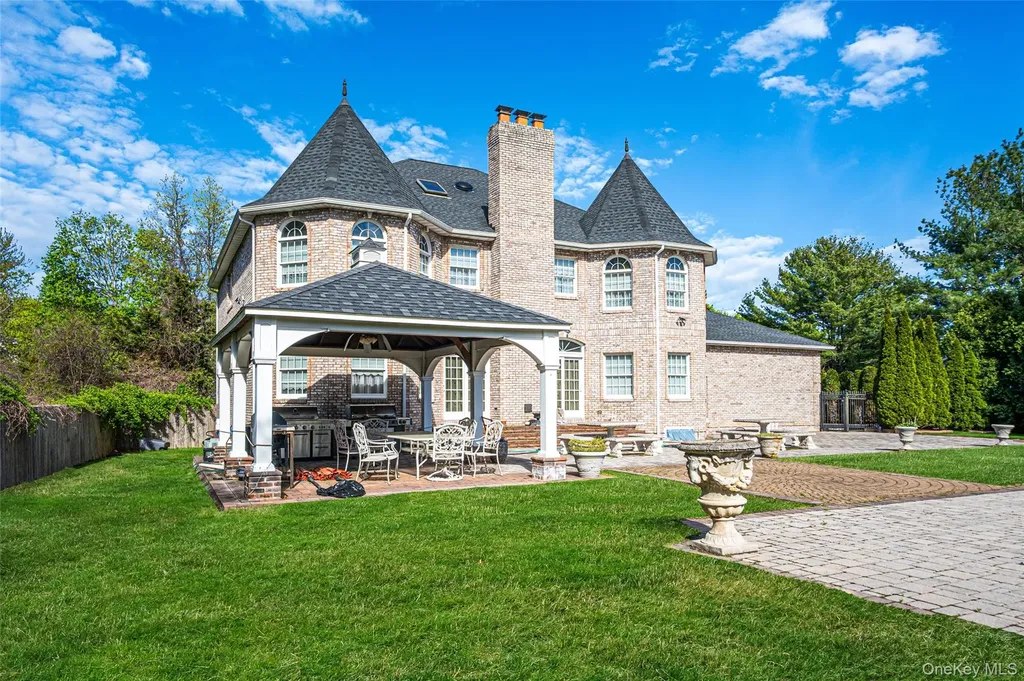 2 Deepwells Lane Saint James NY 11780