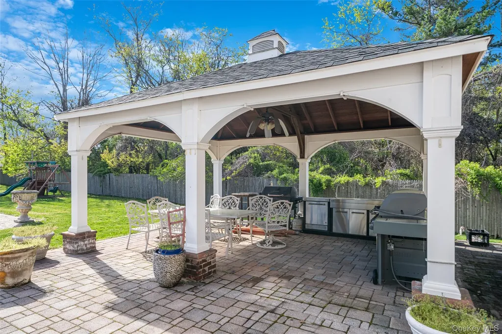 2 Deepwells Lane Saint James NY 11780