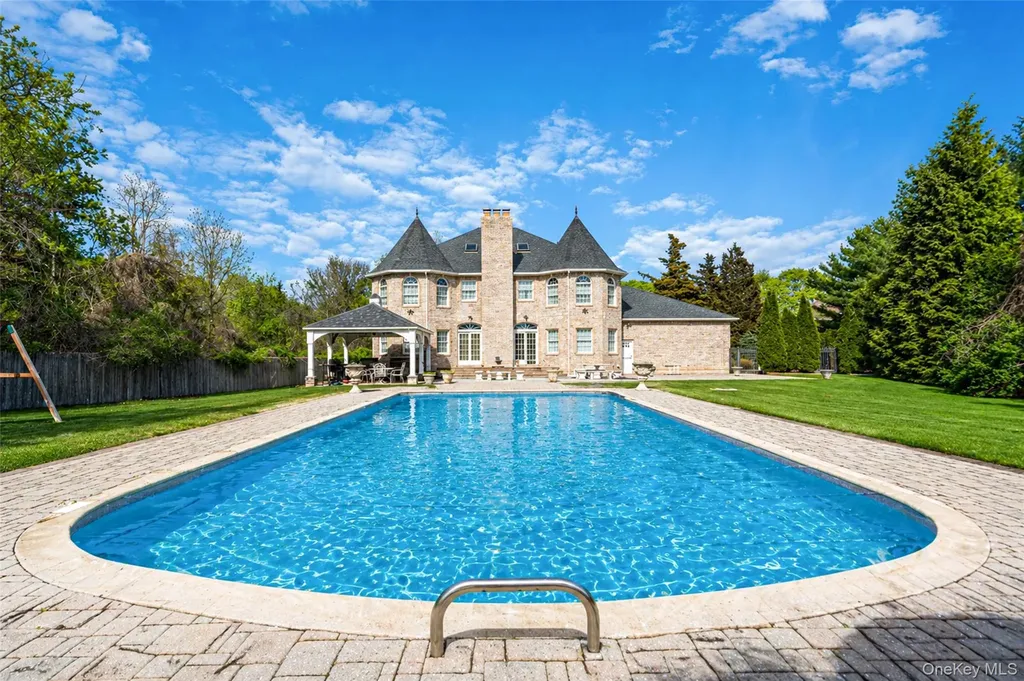 2 Deepwells Lane Saint James NY 11780