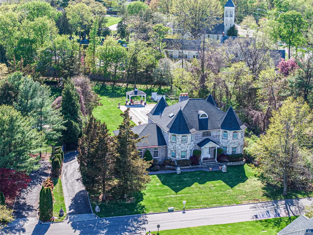 2 Deepwells Lane Saint James NY 11780