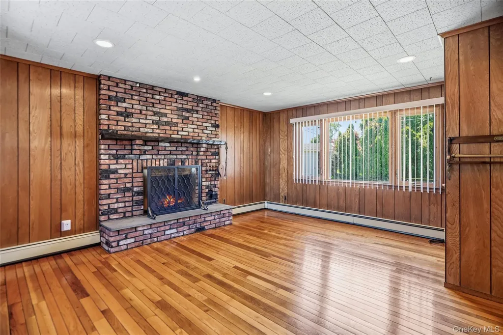 14 Harbor Lane Glen Head NY 11545