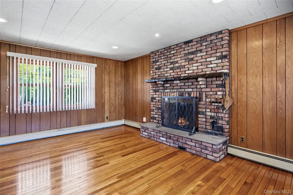 14 Harbor Lane Glen Head NY 11545