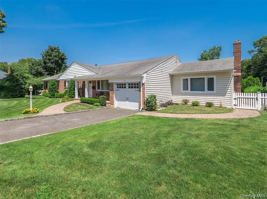 14 Harbor Lane Glen Head NY 11545