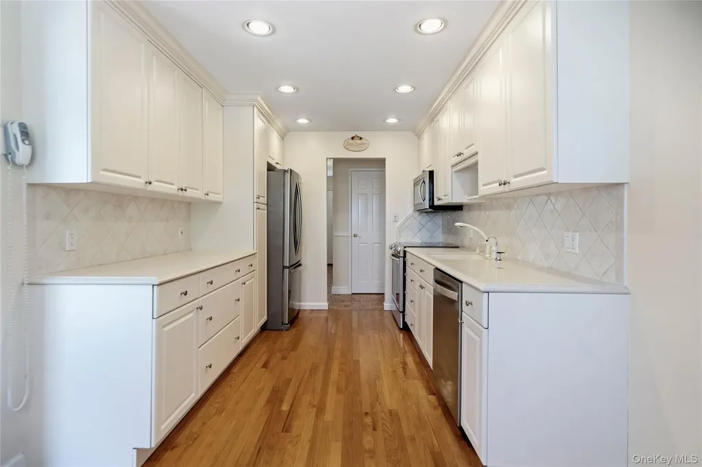 14 Harbor Lane Glen Head NY 11545
