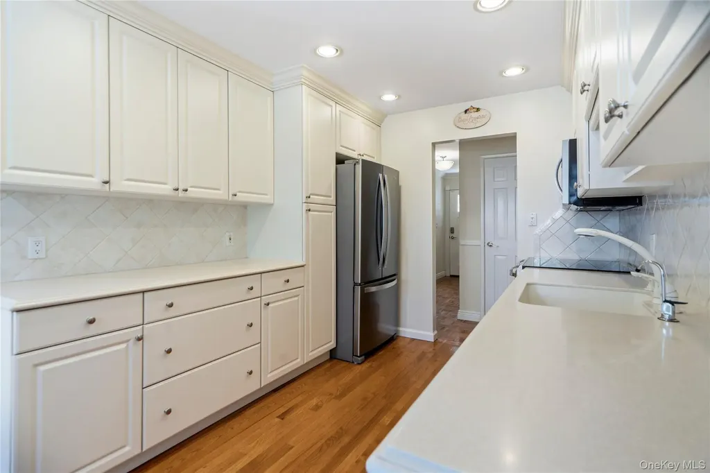 14 Harbor Lane Glen Head NY 11545