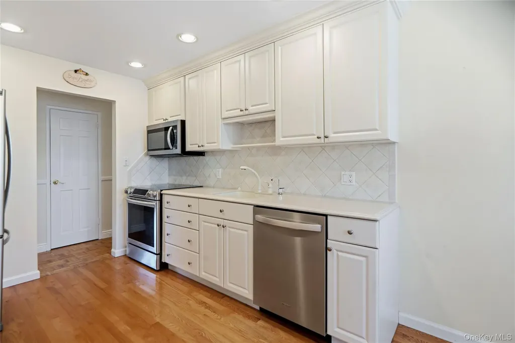 14 Harbor Lane Glen Head NY 11545