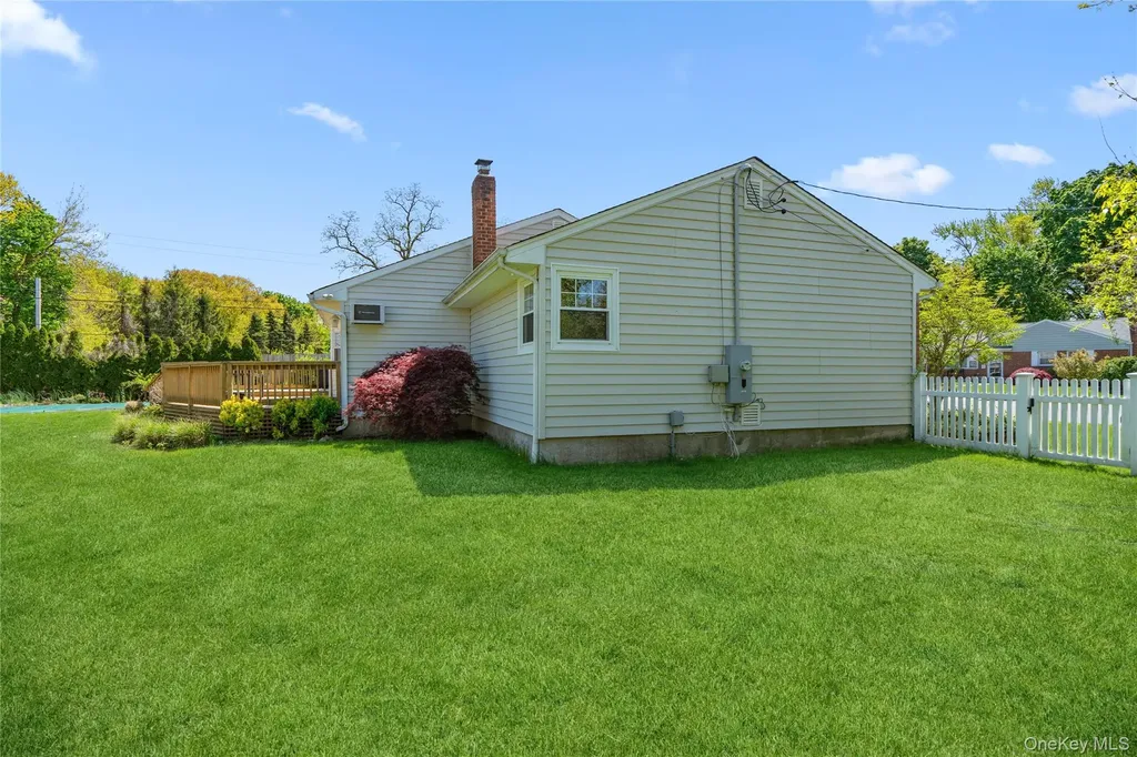 14 Harbor Lane Glen Head NY 11545