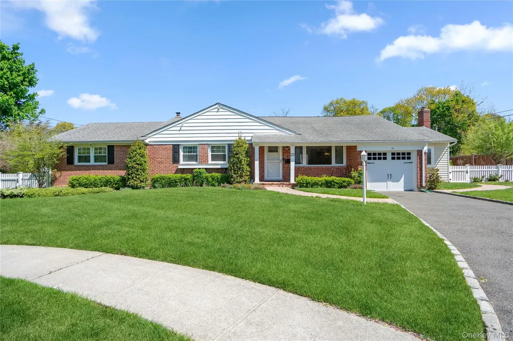 14 Harbor Lane Glen Head NY 11545