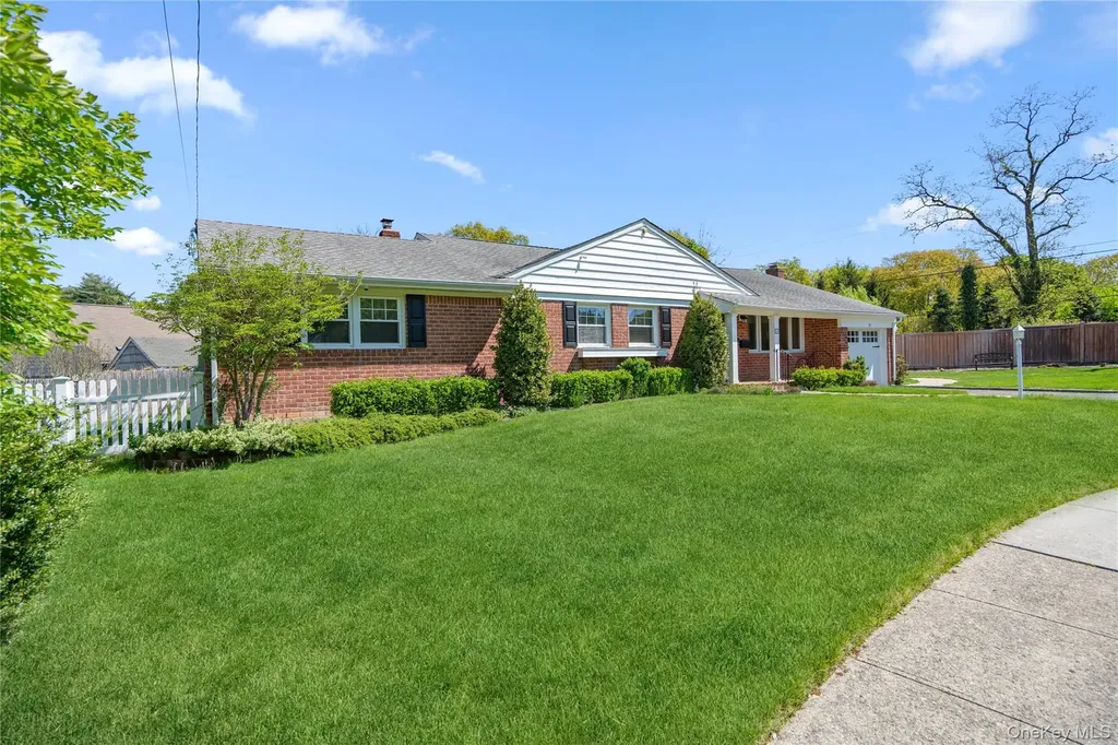 14 Harbor Lane Glen Head NY 11545