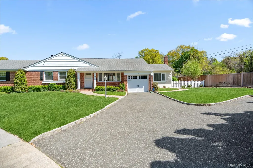 14 Harbor Lane Glen Head NY 11545