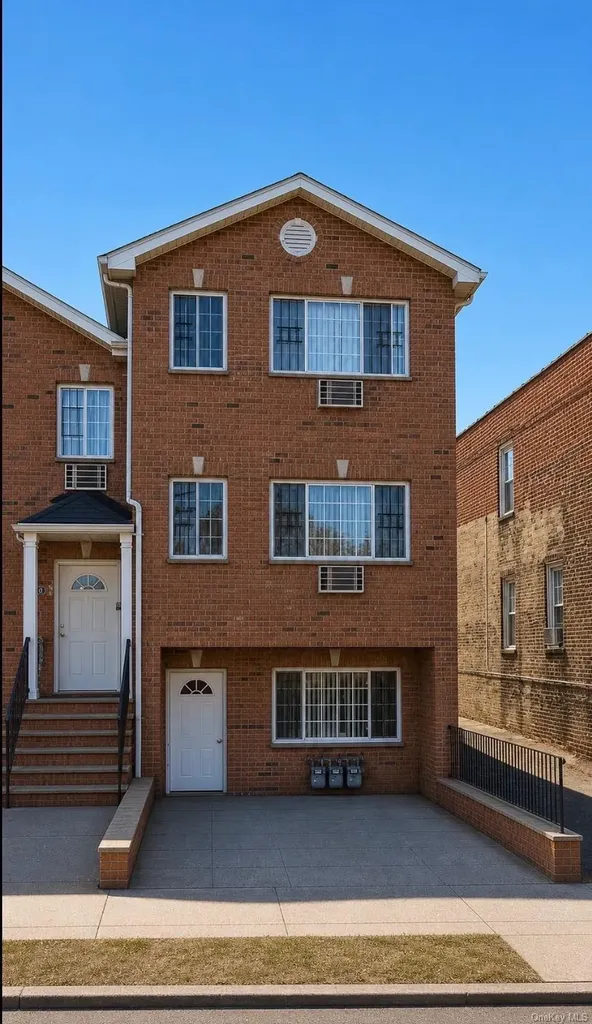 914 E 230th Street Bronx NY 10466