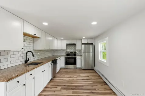 905 N Quaker Lane Staatsburg NY 12580