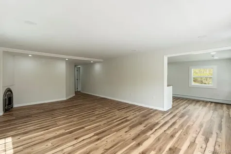 905 N Quaker Lane Staatsburg NY 12580