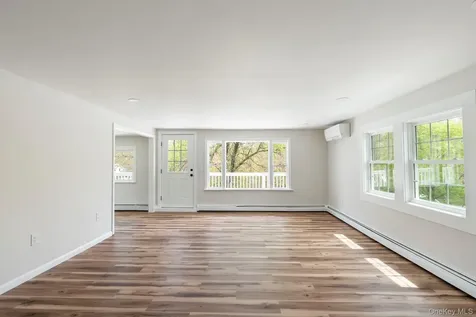 905 N Quaker Lane Staatsburg NY 12580
