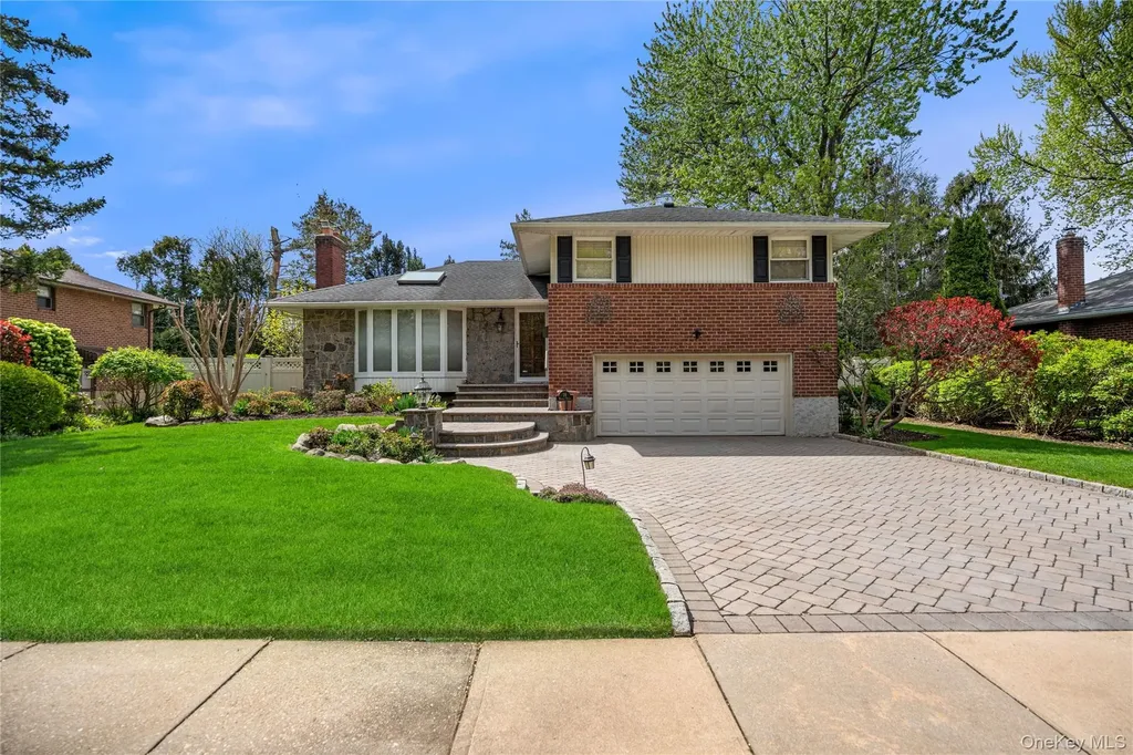 39 Morris Drive Syosset NY 11791