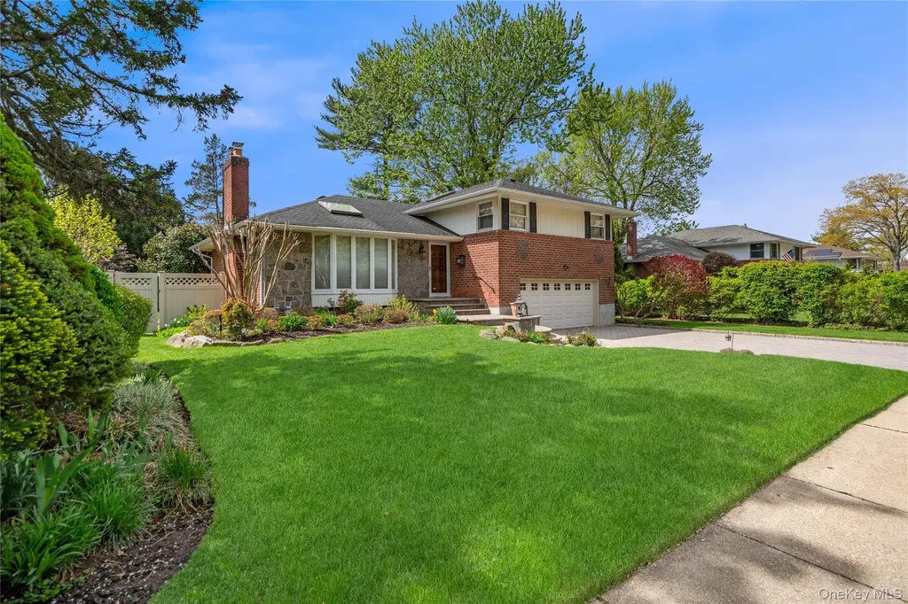 39 Morris Drive Syosset NY 11791