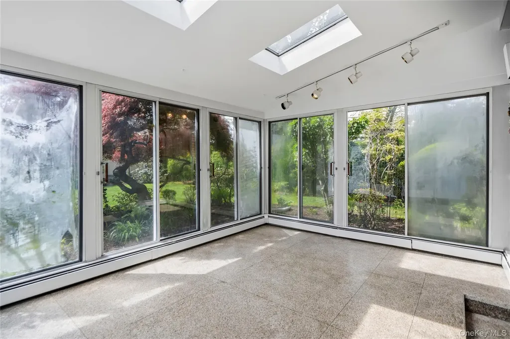 39 Morris Drive Syosset NY 11791