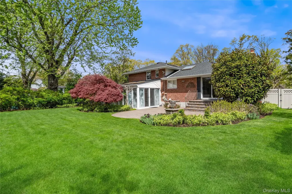 39 Morris Drive Syosset NY 11791