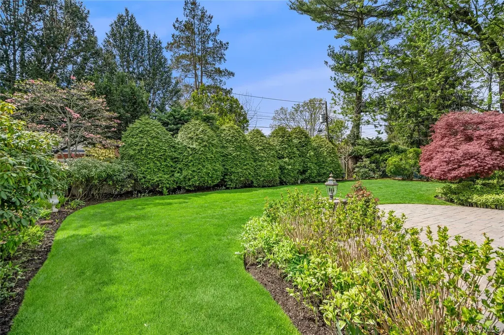 39 Morris Drive Syosset NY 11791