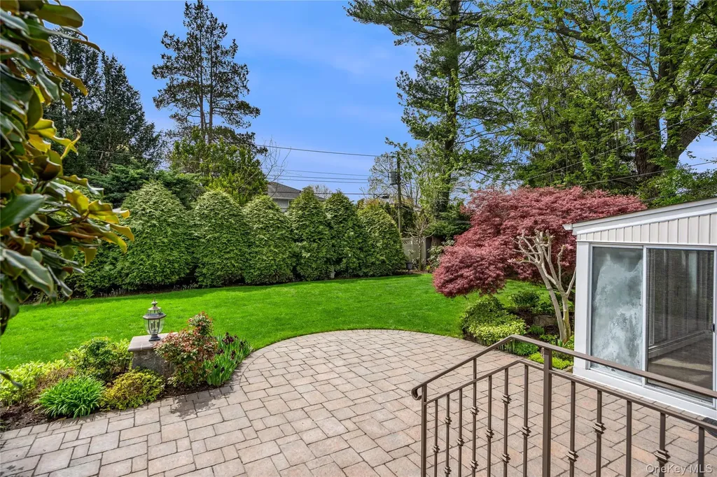 39 Morris Drive Syosset NY 11791