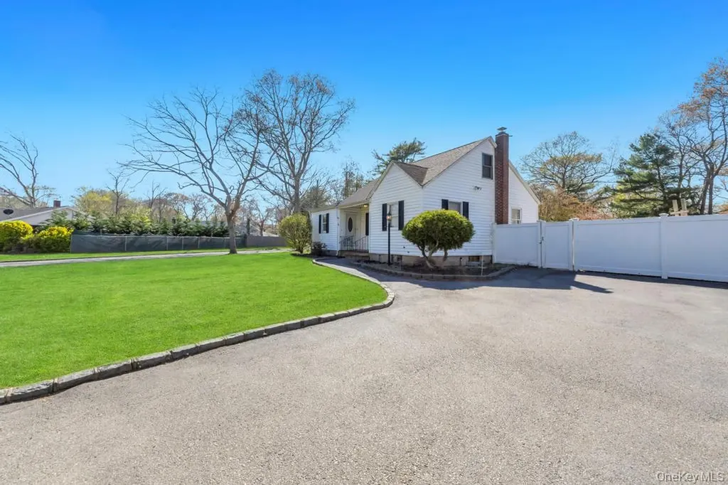 52 Washington Avenue Mastic NY 11950
