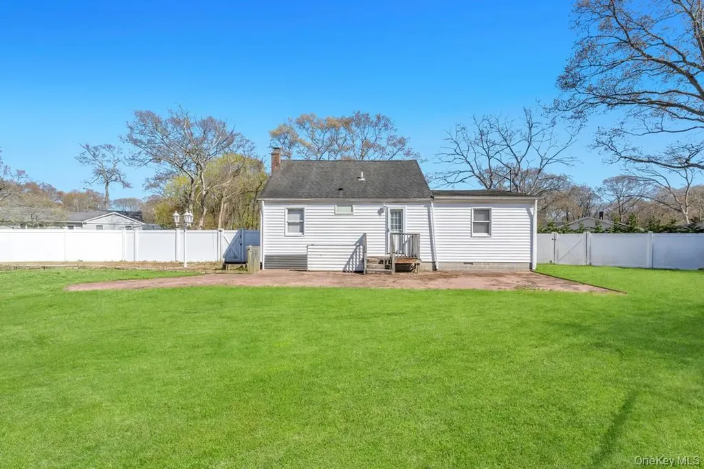 52 Washington Avenue Mastic NY 11950