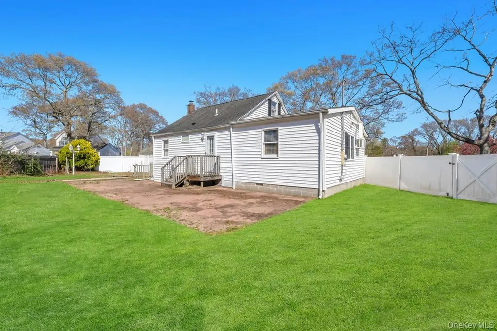 52 Washington Avenue Mastic NY 11950