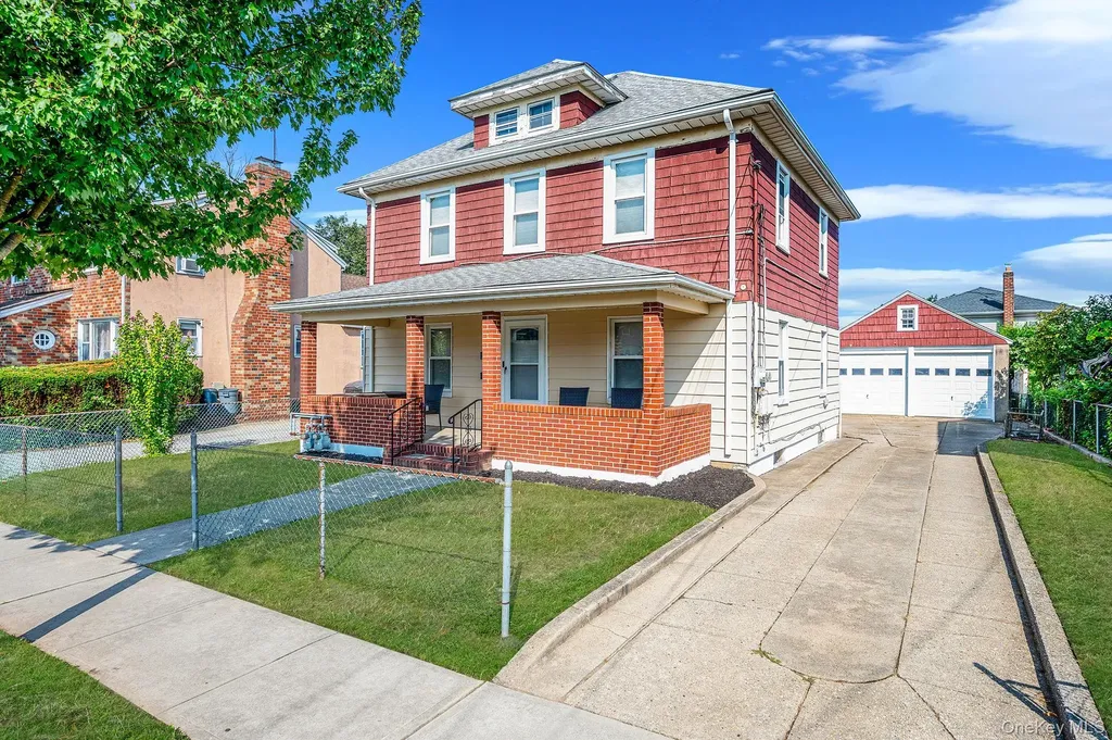 236 Jackson Avenue Mineola NY 11501