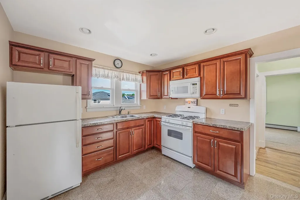 236 Jackson Avenue Mineola NY 11501