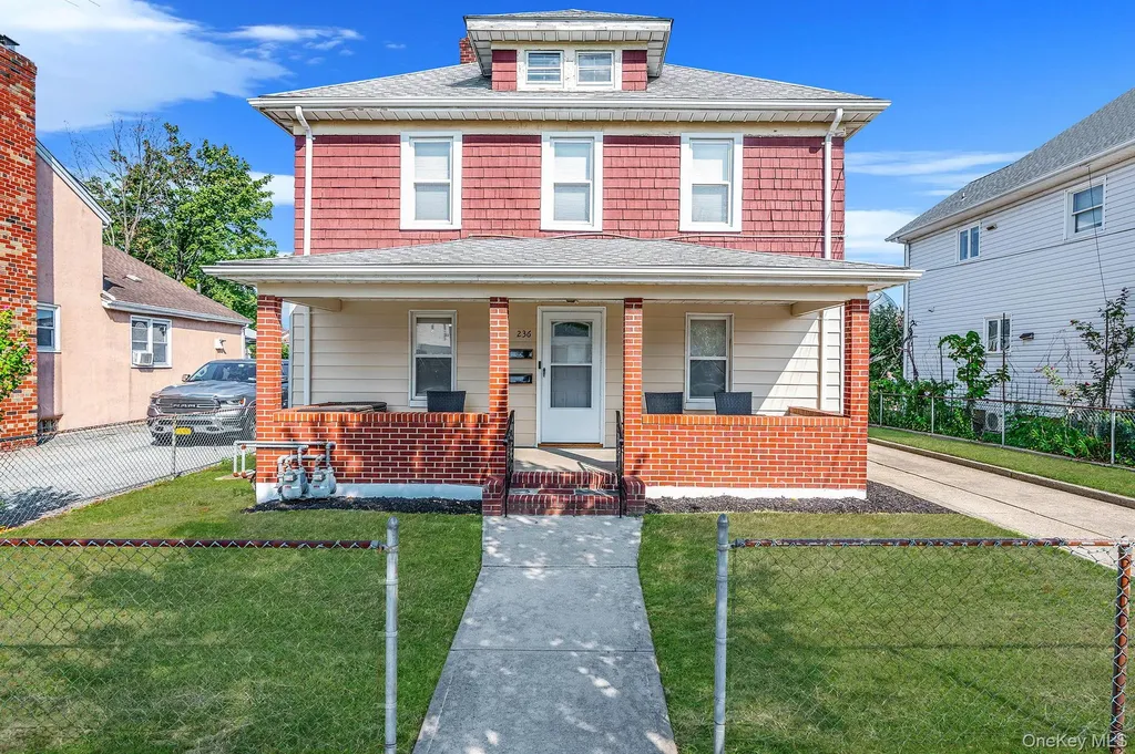 236 Jackson Avenue Mineola NY 11501