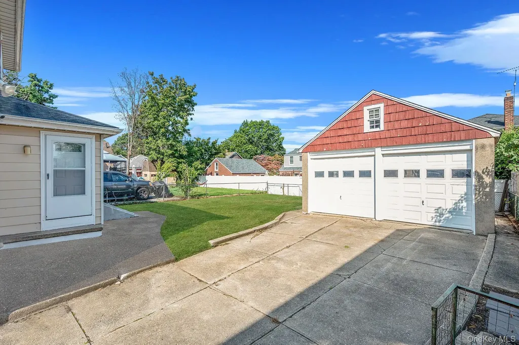 236 Jackson Avenue Mineola NY 11501
