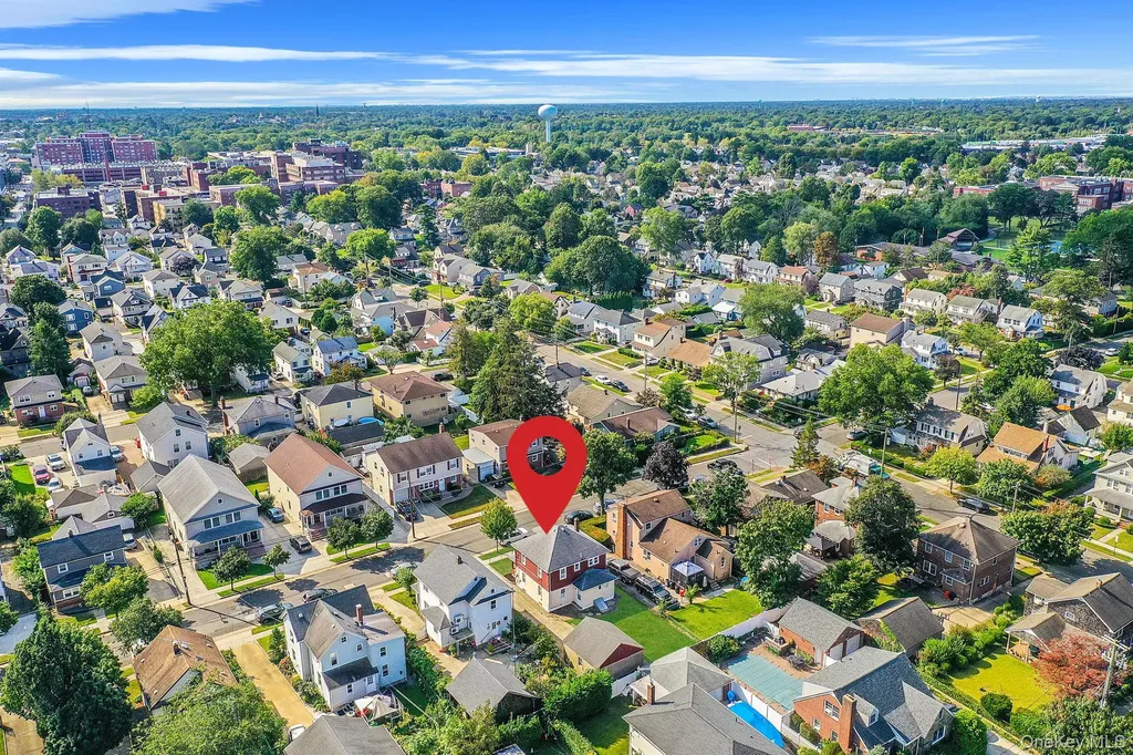 236 Jackson Avenue Mineola NY 11501