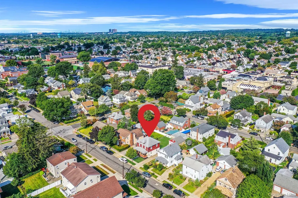 236 Jackson Avenue Mineola NY 11501