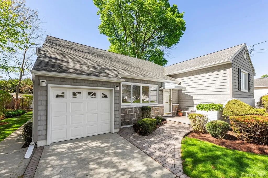 1076 Melissa Lane North Bellmore NY 11710