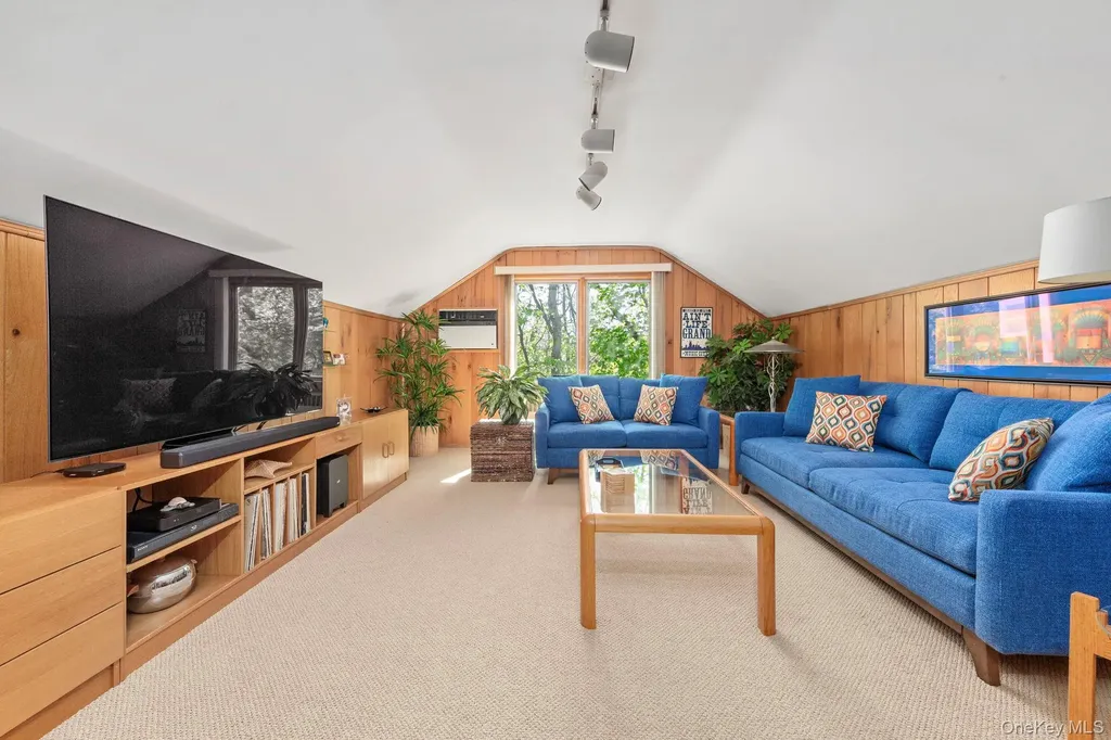 1076 Melissa Lane North Bellmore NY 11710
