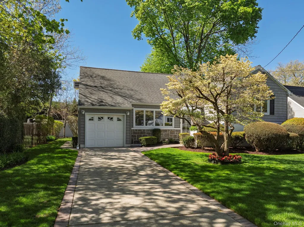 1076 Melissa Lane North Bellmore NY 11710