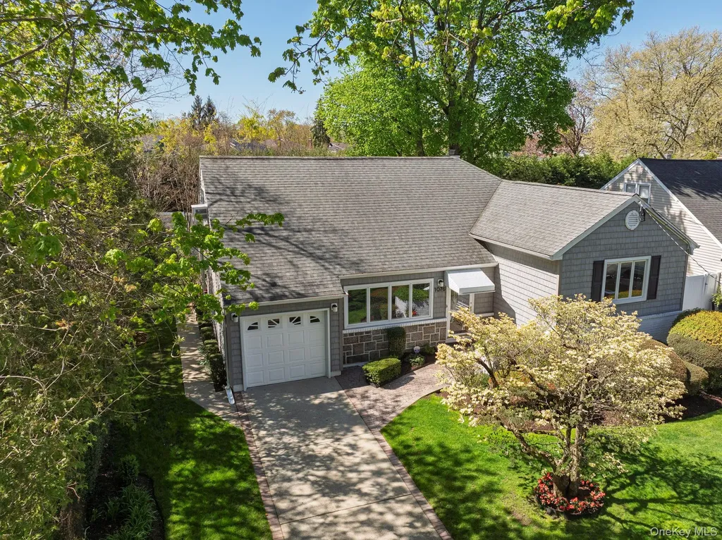 1076 Melissa Lane North Bellmore NY 11710