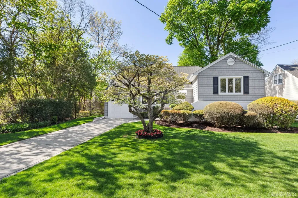 1076 Melissa Lane North Bellmore NY 11710